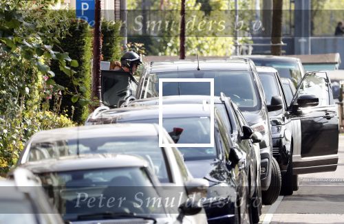 Amsterdam 23 augustus 2019
Ruud de Wild arriveert op zijn motor bij het huis van Olcay Gulsen . Daarna gaan ze met Olcay haar auto naar een fietsenwinkel.
