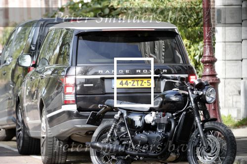 Amsterdam 23 augustus 2019
Ruud de Wild arriveert op zijn motor bij het huis van Olcay Gulsen . Daarna gaan ze met Olcay haar auto naar een fietsenwinkel.
