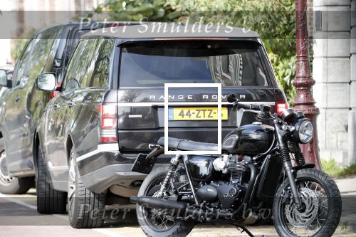 Amsterdam 23 augustus 2019
Ruud de Wild arriveert op zijn motor bij het huis van Olcay Gulsen . Daarna gaan ze met Olcay haar auto naar een fietsenwinkel.