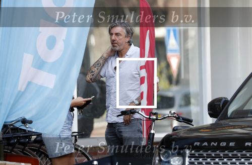 Amsterdam 23 augustus 2019
Ruud de Wild arriveert op zijn motor bij het huis van Olcay Gulsen . Daarna gaan ze met Olcay haar auto naar een fietsenwinkel.