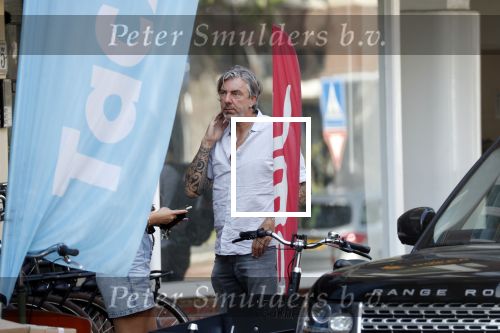 Amsterdam 23 augustus 2019
Ruud de Wild arriveert op zijn motor bij het huis van Olcay Gulsen . Daarna gaan ze met Olcay haar auto naar een fietsenwinkel.