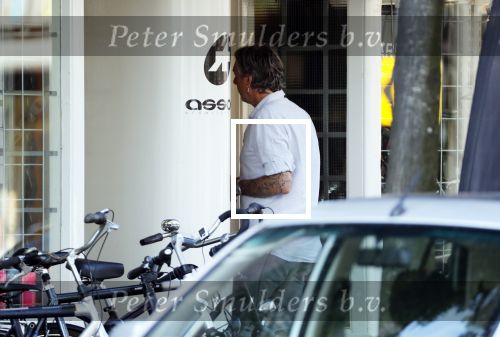 Amsterdam 23 augustus 2019
Ruud de Wild arriveert op zijn motor bij het huis van Olcay Gulsen . Daarna gaan ze met Olcay haar auto naar een fietsenwinkel.
