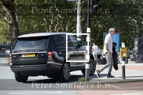 Amsterdam 23 augustus 2019
Ruud de Wild arriveert op zijn motor bij het huis van Olcay Gulsen . Daarna gaan ze met Olcay haar auto naar een fietsenwinkel.