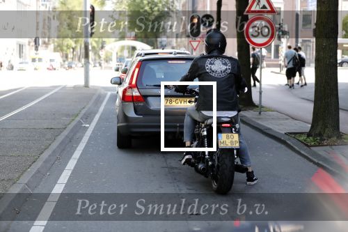 Amsterdam 23 augustus 2019
Ruud de Wild arriveert op zijn motor bij het huis van Olcay Gulsen . Daarna gaan ze met Olcay haar auto naar een fietsenwinkel.
