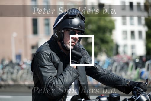 Amsterdam 23 augustus 2019
Ruud de Wild arriveert op zijn motor bij het huis van Olcay Gulsen . Daarna gaan ze met Olcay haar auto naar een fietsenwinkel.