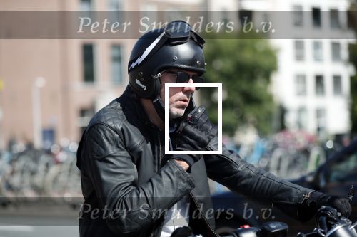 Amsterdam 23 augustus 2019
Ruud de Wild arriveert op zijn motor bij het huis van Olcay Gulsen . Daarna gaan ze met Olcay haar auto naar een fietsenwinkel.