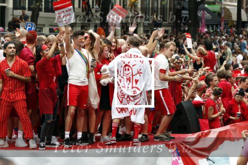 Amsterdam 3 augustus 2019
Gaypride in de grachten van Amsterdam.
Selwyn Senatori met zijn vrouw
