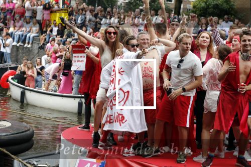 Amsterdam 3 augustus 2019
Gaypride in de grachten van Amsterdam.
Selwyn Senatori met zijn vrouw