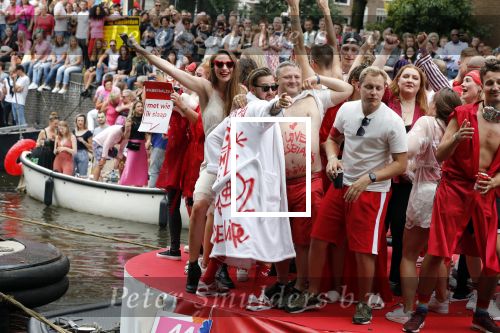 Amsterdam 3 augustus 2019
Gaypride in de grachten van Amsterdam.
Selwyn Senatori met zijn vrouw