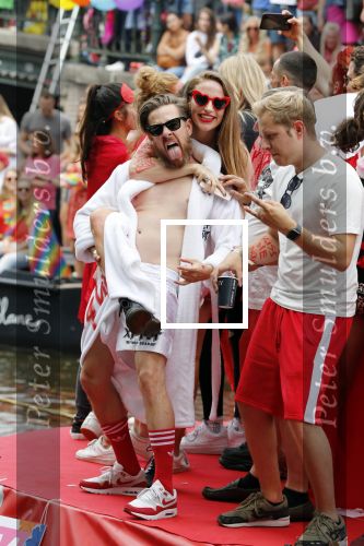 Amsterdam 3 augustus 2019
Gaypride in de grachten van Amsterdam.
Selwyn Senatori met zijn vrouw