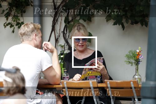 Amsterdam 28 augustus 2019
Sheila de Vries met zoon op terras.