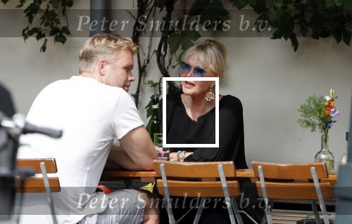 Amsterdam 28 augustus 2019
Sheila de Vries met zoon op terras.