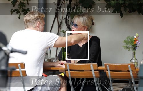 Amsterdam 28 augustus 2019
Sheila de Vries met zoon op terras.