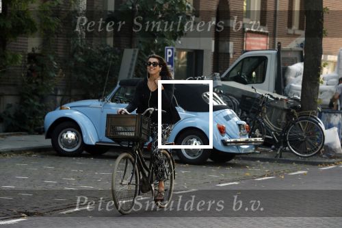 Amsterdam 31 augustus 2019
Susan Visser op de fiets in Amsterdam zuid.