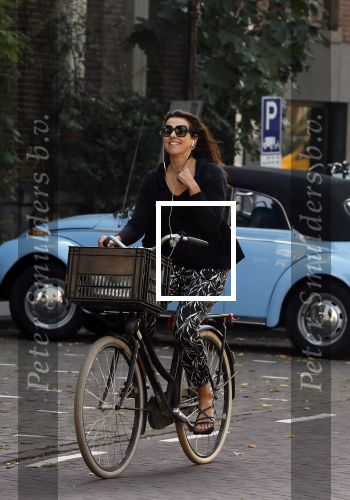 Amsterdam 31 augustus 2019
Susan Visser op de fiets in Amsterdam zuid.