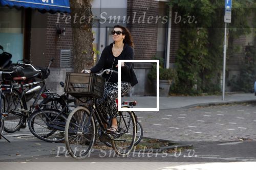 Amsterdam 31 augustus 2019
Susan Visser op de fiets in Amsterdam zuid.