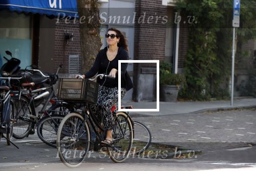 Amsterdam 31 augustus 2019
Susan Visser op de fiets in Amsterdam zuid.