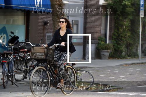 Amsterdam 31 augustus 2019
Susan Visser op de fiets in Amsterdam zuid.