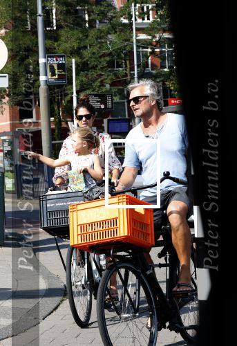 Amsterdam 31 augustus 2019
Victor Reinier met vriendin en dochter op de fiets