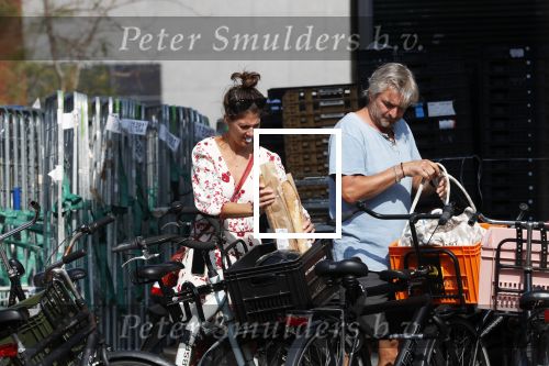 Amsterdam 31 augustus 2019
Victor Reinier met vriendin en dochter op de fiets