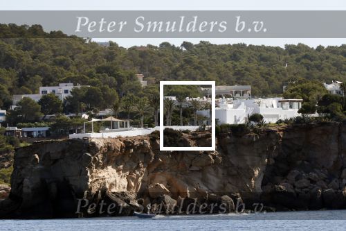 Ibiza  18 augustus 2019
De villa / huis van Wesley Sneijder en Yolanthe Cabau vanaf zee gezien.