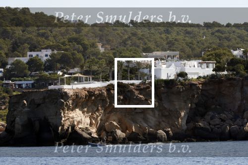 Ibiza  18 augustus 2019
De villa / huis van Wesley Sneijder en Yolanthe Cabau vanaf zee gezien.