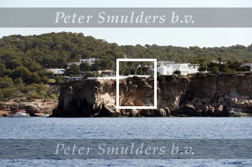 Ibiza  18 augustus 2019
De villa / huis van Wesley Sneijder en Yolanthe Cabau vanaf zee gezien.