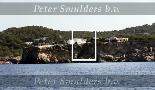 Ibiza  18 augustus 2019
De villa / huis van Wesley Sneijder en Yolanthe Cabau vanaf zee gezien.