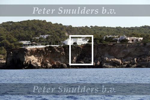 Ibiza  18 augustus 2019
De villa / huis van Wesley Sneijder en Yolanthe Cabau vanaf zee gezien.