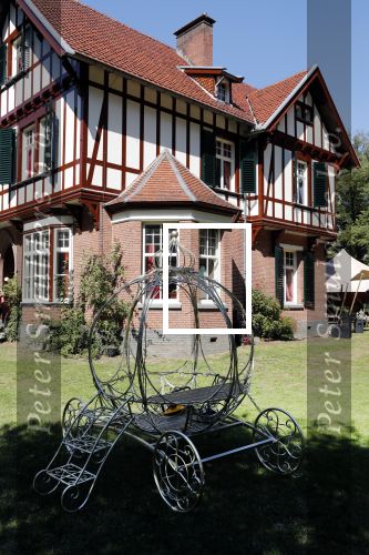 Diepenheim 24 augustus 2019
Wibi Soerjadi geeft tuinconcert in de tuin van zijn huis.