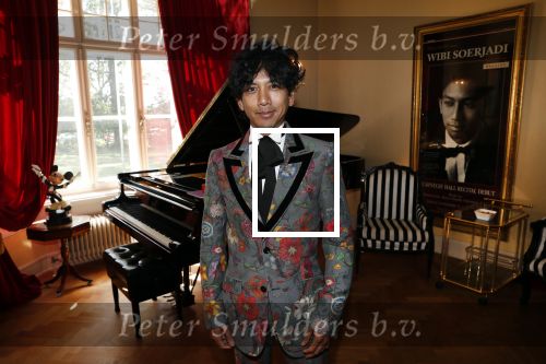 Diepenheim 24 augustus 2019
Wibi Soerjadi geeft tuinconcert in de tuin van zijn huis.