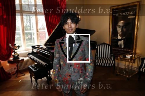 Diepenheim 24 augustus 2019
Wibi Soerjadi geeft tuinconcert in de tuin van zijn huis.