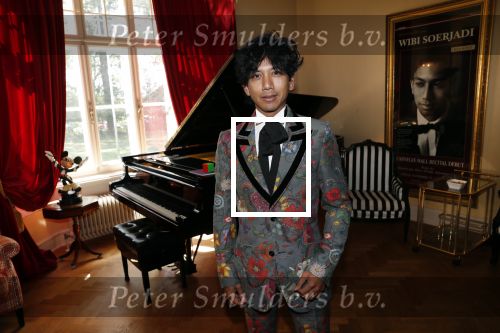 Diepenheim 24 augustus 2019
Wibi Soerjadi geeft tuinconcert in de tuin van zijn huis.