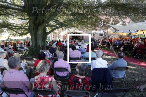 Diepenheim 24 augustus 2019
Wibi Soerjadi geeft tuinconcert in de tuin van zijn huis.