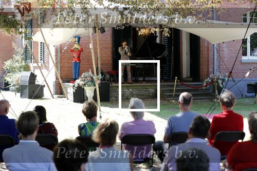 Diepenheim 24 augustus 2019
Wibi Soerjadi geeft tuinconcert in de tuin van zijn huis.