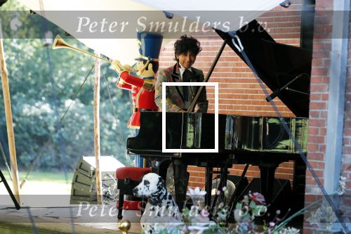 Diepenheim 24 augustus 2019
Wibi Soerjadi geeft tuinconcert in de tuin van zijn huis.