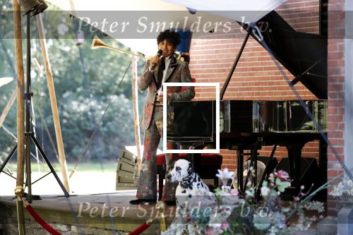Diepenheim 24 augustus 2019
Wibi Soerjadi geeft tuinconcert in de tuin van zijn huis.