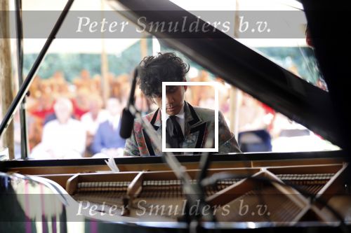 Diepenheim 24 augustus 2019
Wibi Soerjadi geeft tuinconcert in de tuin van zijn huis.