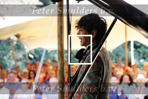 Diepenheim 24 augustus 2019
Wibi Soerjadi geeft tuinconcert in de tuin van zijn huis.