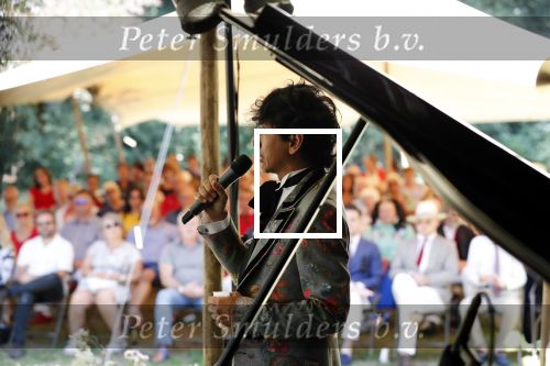 Diepenheim 24 augustus 2019
Wibi Soerjadi geeft tuinconcert in de tuin van zijn huis.