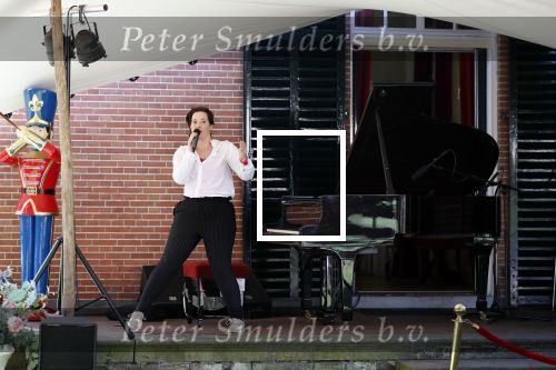 Diepenheim 24 augustus 2019
Wibi Soerjadi geeft tuinconcert in de tuin van zijn huis. PA Danielle