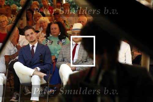 Diepenheim 24 augustus 2019
Wibi Soerjadi geeft tuinconcert in de tuin van zijn huis. fans Wibi