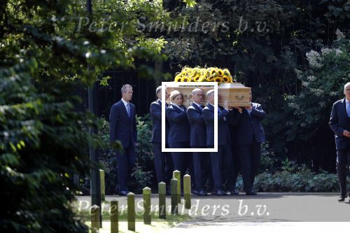 Den Haag 22 augustus 2019
Afscheidsdienst voor prinses Christina op paleis Noordeinde en de koninklijke stallen.
Aanwezig haar Kinderen Bernardo, Nicolas en Juliana alsmede prinses Beatrix prinses Irene prinses Margriet mr Pieter v Vollenhoven Koning Willem Alexander koningin Maxima prinses Mabel prins Constantijn Prinses laurentien en hun kinderen Leonore Claus Casimir Eloise   Prins Carlos  prinses Annemarie prinses Viktoria  Prins Jaime Prinses Carolina met man Albert Brenninkmeijer prinses Margarita met man Tjalling ten cate Prins floris en Prinses Aimee Prins Maurits en Prinses Marilene Prins Pieter Christiaan en Prins Bernhard jr.