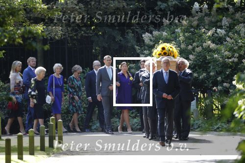 Den Haag 22 augustus 2019
Afscheidsdienst voor prinses Christina op paleis Noordeinde en de koninklijke stallen.
Aanwezig haar Kinderen Bernardo, Nicolas en Juliana alsmede prinses Beatrix prinses Irene prinses Margriet mr Pieter v Vollenhoven Koning Willem Alexander koningin Maxima prinses Mabel prins Constantijn Prinses laurentien en hun kinderen Leonore Claus Casimir Eloise   Prins Carlos  prinses Annemarie prinses Viktoria  Prins Jaime Prinses Carolina met man Albert Brenninkmeijer prinses Margarita met man Tjalling ten cate Prins floris en Prinses Aimee Prins Maurits en Prinses Marilene Prins Pieter Christiaan en Prins Bernhard jr.