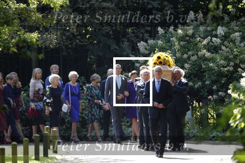 Den Haag 22 augustus 2019
Afscheidsdienst voor prinses Christina op paleis Noordeinde en de koninklijke stallen.
Aanwezig haar Kinderen Bernardo, Nicolas en Juliana alsmede prinses Beatrix prinses Irene prinses Margriet mr Pieter v Vollenhoven Koning Willem Alexander koningin Maxima prinses Mabel prins Constantijn Prinses laurentien en hun kinderen Leonore Claus Casimir Eloise   Prins Carlos  prinses Annemarie prinses Viktoria  Prins Jaime Prinses Carolina met man Albert Brenninkmeijer prinses Margarita met man Tjalling ten cate Prins floris en Prinses Aimee Prins Maurits en Prinses Marilene Prins Pieter Christiaan en Prins Bernhard jr.