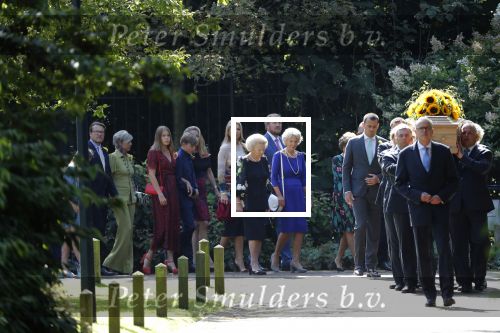 Den Haag 22 augustus 2019
Afscheidsdienst voor prinses Christina op paleis Noordeinde en de koninklijke stallen.
Aanwezig haar Kinderen Bernardo, Nicolas en Juliana alsmede prinses Beatrix prinses Irene prinses Margriet mr Pieter v Vollenhoven Koning Willem Alexander koningin Maxima prinses Mabel prins Constantijn Prinses laurentien en hun kinderen Leonore Claus Casimir Eloise   Prins Carlos  prinses Annemarie prinses Viktoria  Prins Jaime Prinses Carolina met man Albert Brenninkmeijer prinses Margarita met man Tjalling ten cate Prins floris en Prinses Aimee Prins Maurits en Prinses Marilene Prins Pieter Christiaan en Prins Bernhard jr.