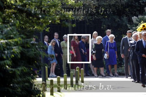 Den Haag 22 augustus 2019
Afscheidsdienst voor prinses Christina op paleis Noordeinde en de koninklijke stallen.
Aanwezig haar Kinderen Bernardo, Nicolas en Juliana alsmede prinses Beatrix prinses Irene prinses Margriet mr Pieter v Vollenhoven Koning Willem Alexander koningin Maxima prinses Mabel prins Constantijn Prinses laurentien en hun kinderen Leonore Claus Casimir Eloise   Prins Carlos  prinses Annemarie prinses Viktoria  Prins Jaime Prinses Carolina met man Albert Brenninkmeijer prinses Margarita met man Tjalling ten cate Prins floris en Prinses Aimee Prins Maurits en Prinses Marilene Prins Pieter Christiaan en Prins Bernhard jr.