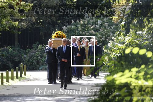 Den Haag 22 augustus 2019
Afscheidsdienst voor prinses Christina op paleis Noordeinde en de koninklijke stallen.
Aanwezig haar Kinderen Bernardo, Nicolas en Juliana alsmede prinses Beatrix prinses Irene prinses Margriet mr Pieter v Vollenhoven Koning Willem Alexander koningin Maxima prinses Mabel prins Constantijn Prinses laurentien en hun kinderen Leonore Claus Casimir Eloise   Prins Carlos  prinses Annemarie prinses Viktoria  Prins Jaime Prinses Carolina met man Albert Brenninkmeijer prinses Margarita met man Tjalling ten cate Prins floris en Prinses Aimee Prins Maurits en Prinses Marilene Prins Pieter Christiaan en Prins Bernhard jr.