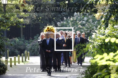 Den Haag 22 augustus 2019
Afscheidsdienst voor prinses Christina op paleis Noordeinde en de koninklijke stallen.
Aanwezig haar Kinderen Bernardo, Nicolas en Juliana alsmede prinses Beatrix prinses Irene prinses Margriet mr Pieter v Vollenhoven Koning Willem Alexander koningin Maxima prinses Mabel prins Constantijn Prinses laurentien en hun kinderen Leonore Claus Casimir Eloise   Prins Carlos  prinses Annemarie prinses Viktoria  Prins Jaime Prinses Carolina met man Albert Brenninkmeijer prinses Margarita met man Tjalling ten cate Prins floris en Prinses Aimee Prins Maurits en Prinses Marilene Prins Pieter Christiaan en Prins Bernhard jr.