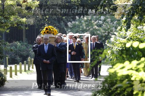 Den Haag 22 augustus 2019
Afscheidsdienst voor prinses Christina op paleis Noordeinde en de koninklijke stallen.
Aanwezig haar Kinderen Bernardo, Nicolas en Juliana alsmede prinses Beatrix prinses Irene prinses Margriet mr Pieter v Vollenhoven Koning Willem Alexander koningin Maxima prinses Mabel prins Constantijn Prinses laurentien en hun kinderen Leonore Claus Casimir Eloise   Prins Carlos  prinses Annemarie prinses Viktoria  Prins Jaime Prinses Carolina met man Albert Brenninkmeijer prinses Margarita met man Tjalling ten cate Prins floris en Prinses Aimee Prins Maurits en Prinses Marilene Prins Pieter Christiaan en Prins Bernhard jr.